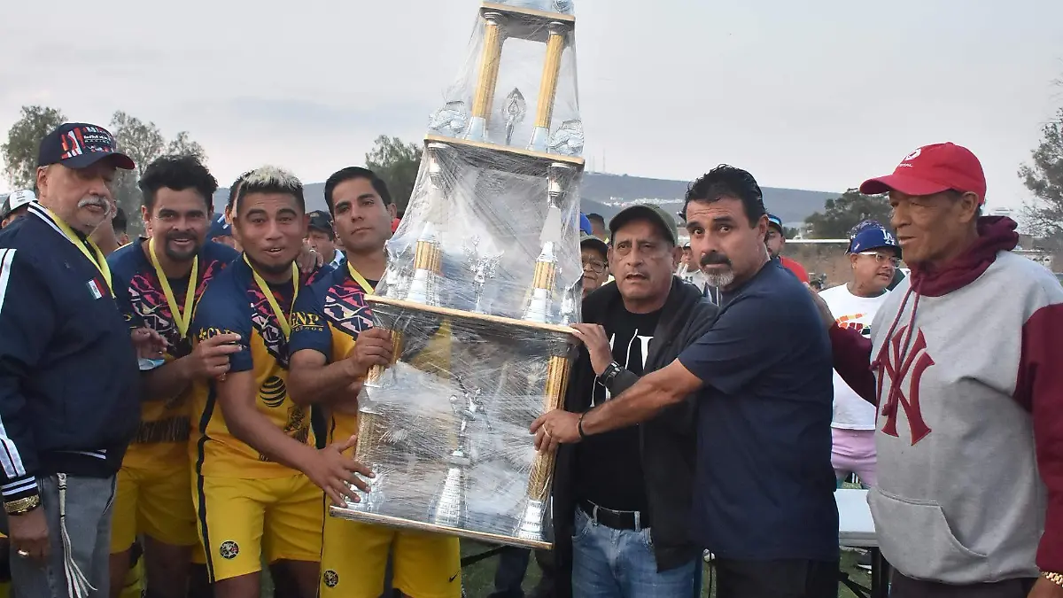 La-entrega-del-trofeo