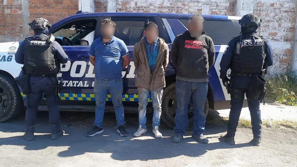 Descubrimiento de toma clandestina termina con aseguramiento de vehículos y combustible en la Irapuato - Abasolo
