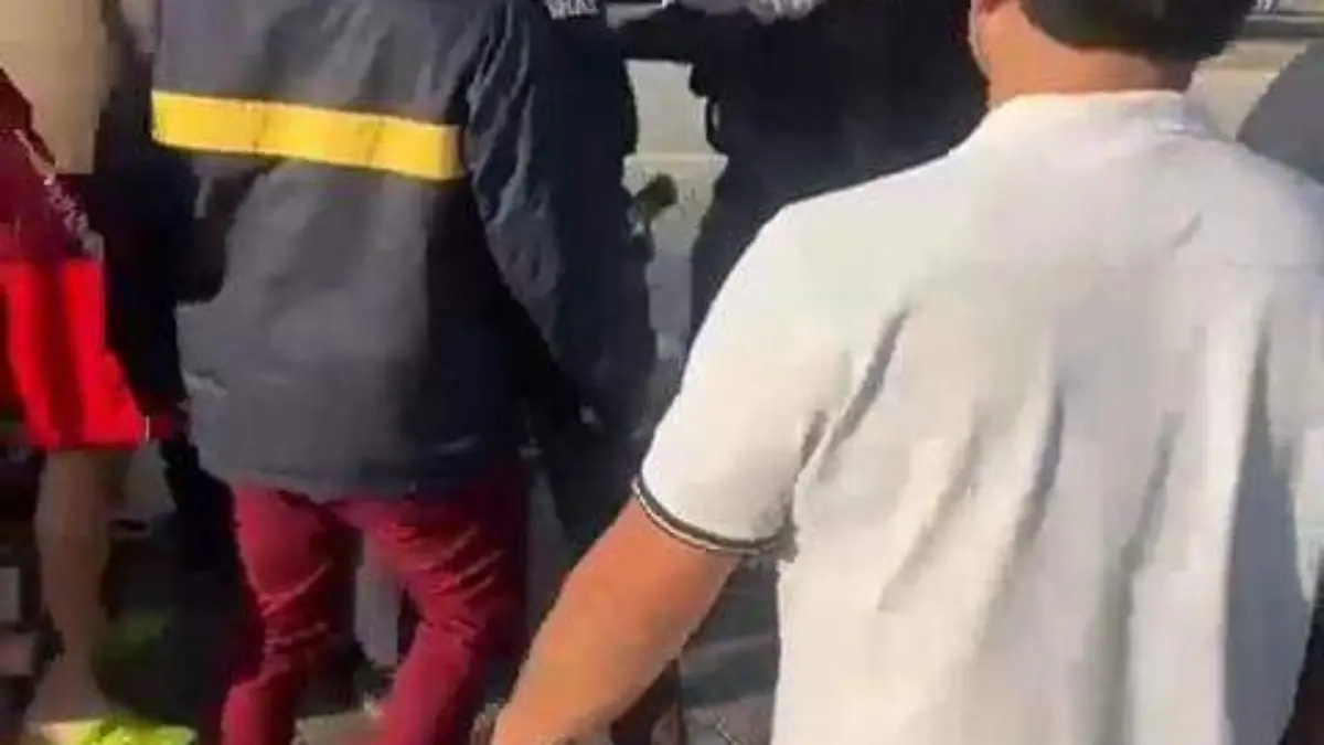 La libró: taxistas detienen y golpean a presunto ladrón en Irapuato