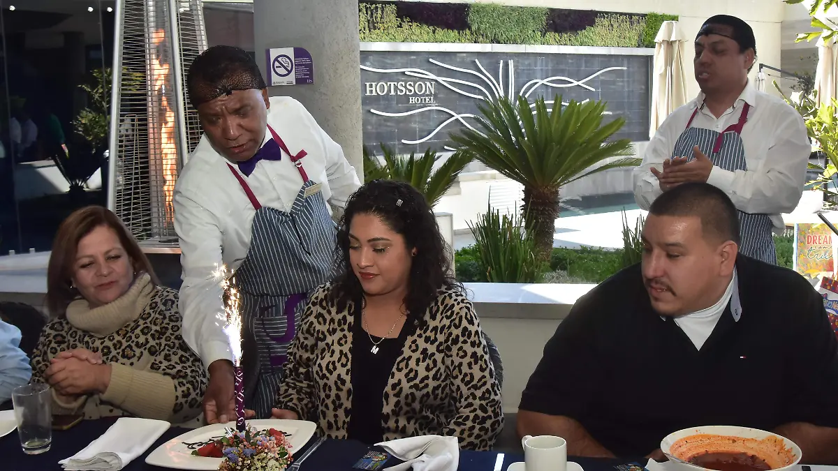 Apagó la vela Fátima Monserrat