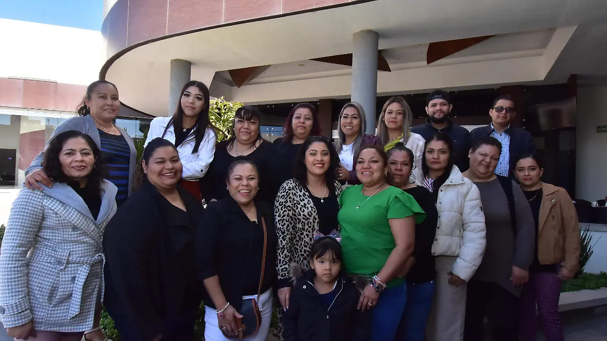 En este especial día a la festejada la acompañaron sus primos