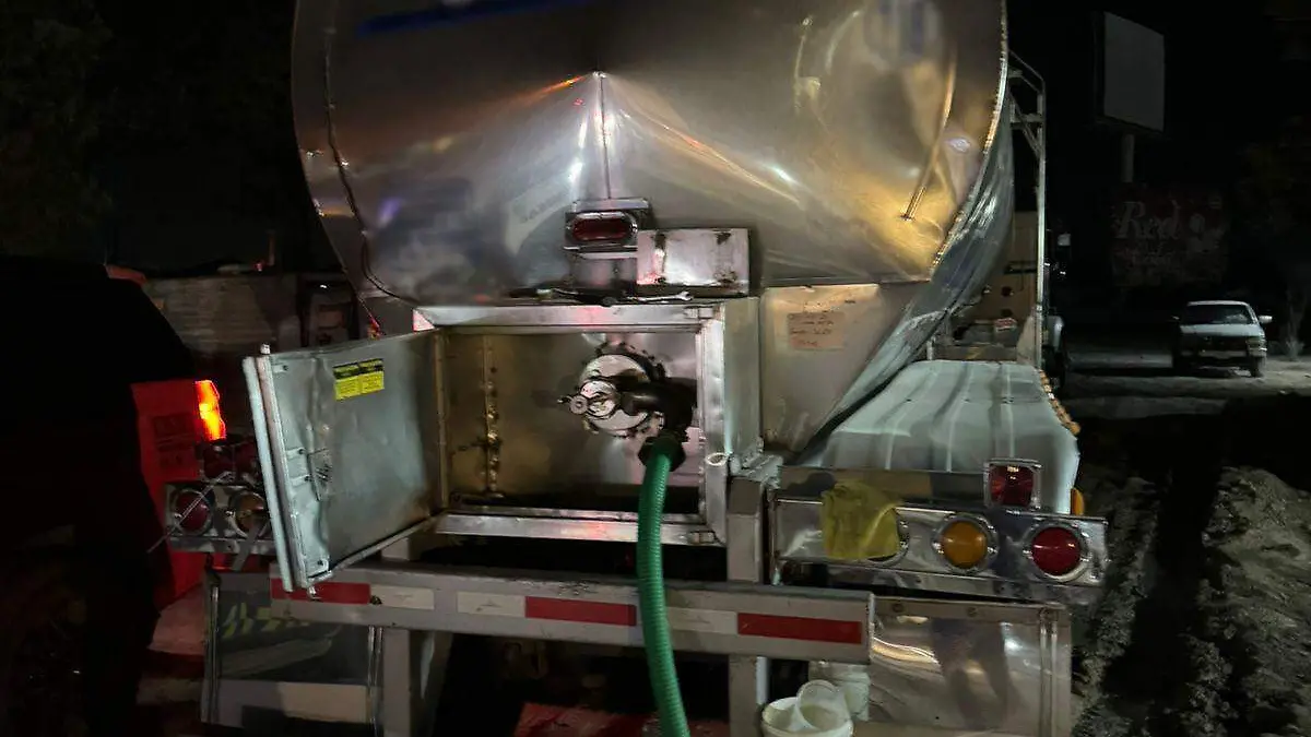 “Huachicoleaban” leche en Irapuato; FSPE los detiene con más de 12 mil litros