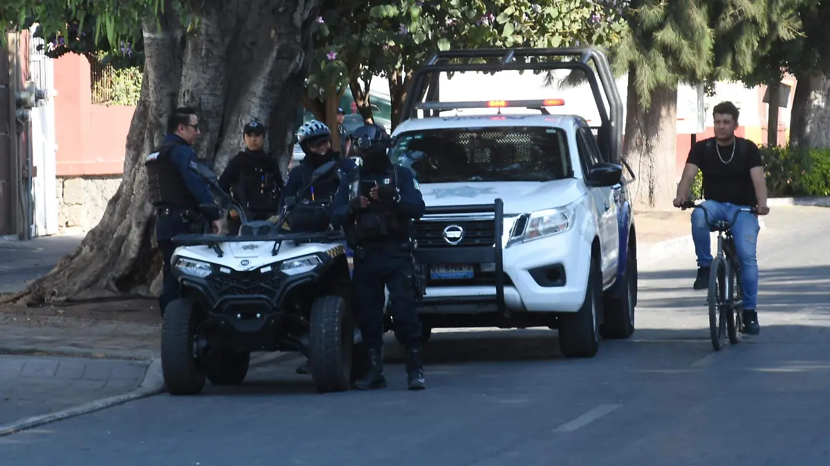 EN LABOR DE PARTO ATIENDEN A UNA MUJER EN CALZADA INSURGENTES, JESUS GTZ EL SOL DE IRAPUATO (2)
