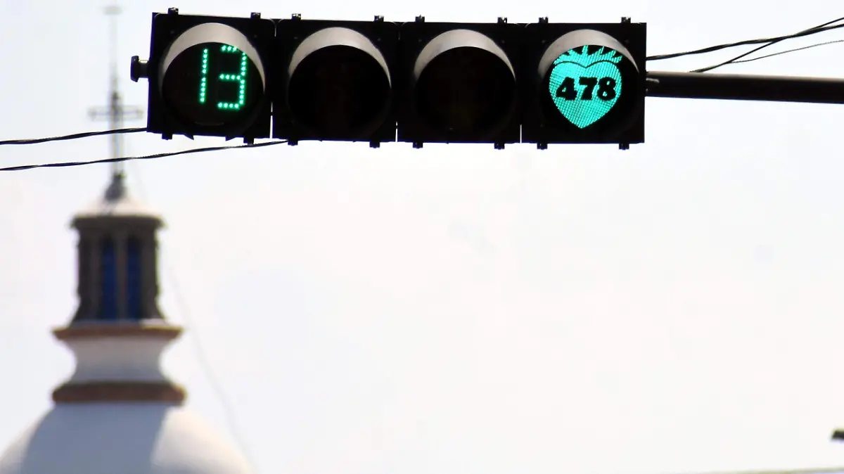 Semáforos anuncian el  478 aniversario de la ciudad 