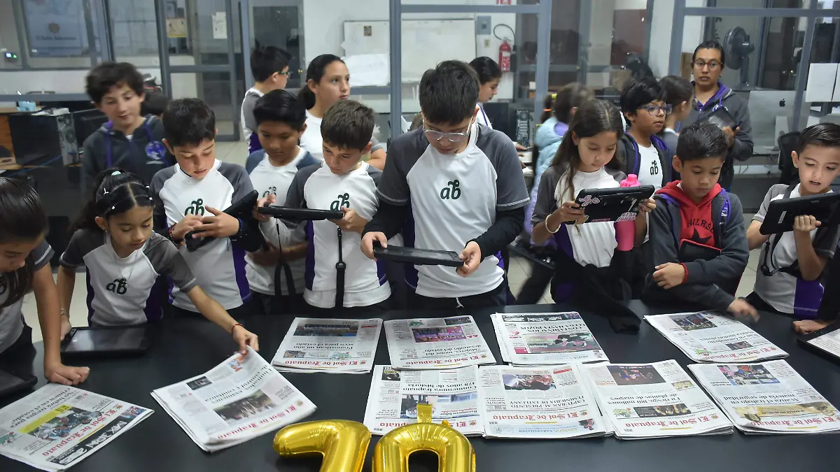 Estudiantes del colegio Alexander Bain conocen El Sol de Irapuato