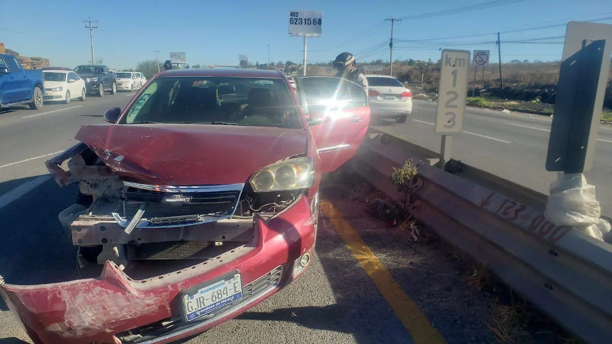 Bloqueo carretero en la Irapuato - Silao por accidente de tráiler 