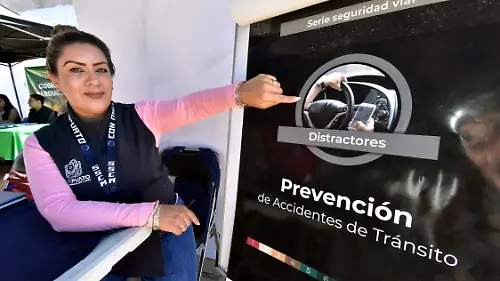 Distractores al Conducir automovil.-Ricardo Sanchez.- El Sol de Irapuato