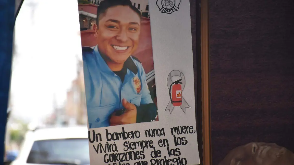 Solicitó-ver-su-uniforme