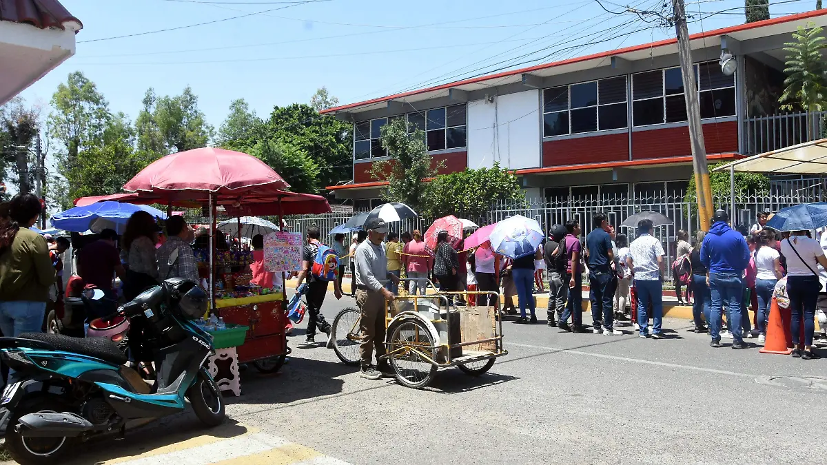 Mercados supervisa venta informal de comida chatarra