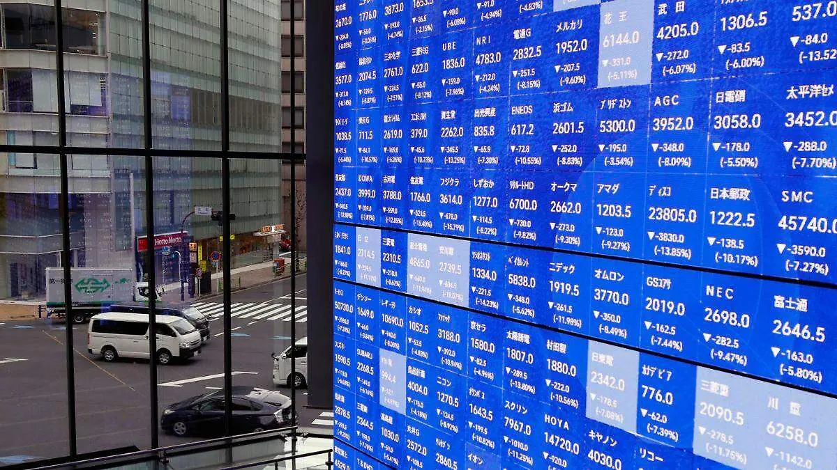 Nikkei repunta tras anuncio de Trump sobre araneles