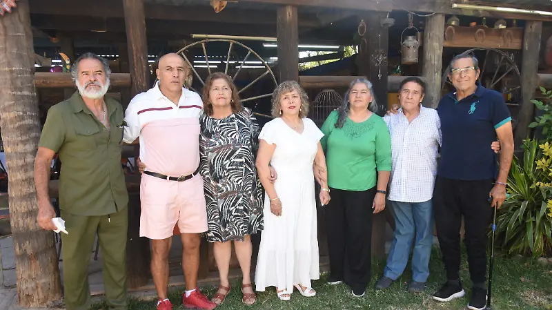 Lolis Razo celebra 65 años de vida con fiesta sorpresa