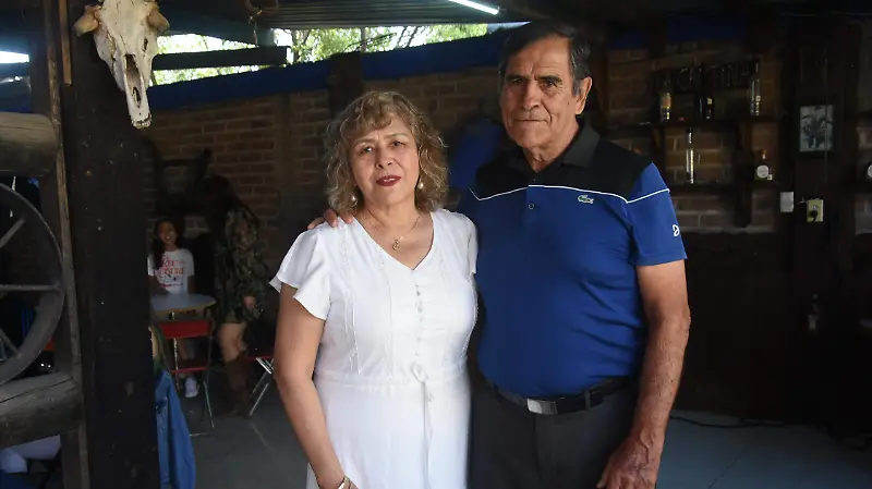 Lolis Razo celebra 65 años de vida con fiesta sorpresa