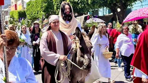 En la procesión camino 