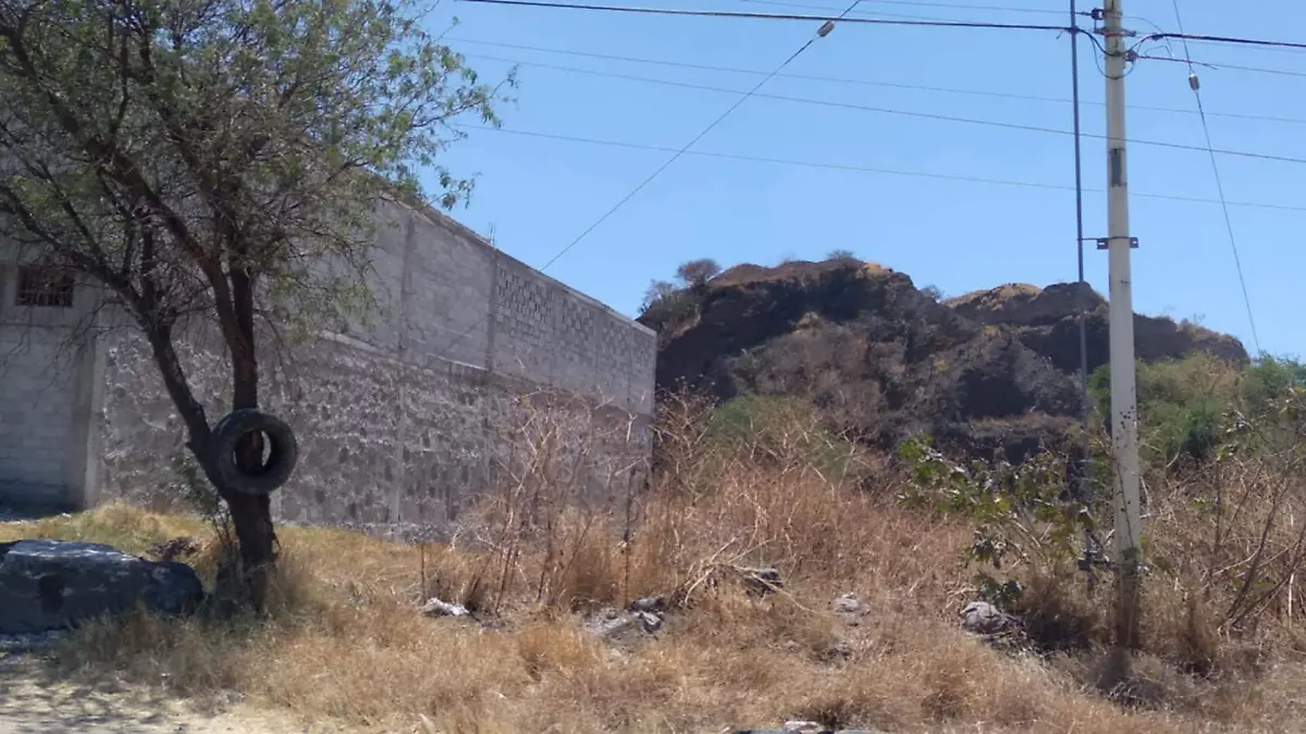 Los cerros donde extraen el material 1