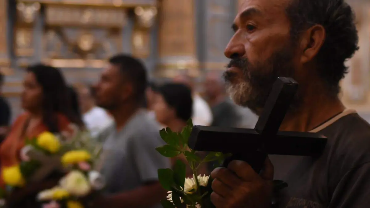 Albañiles irapuatenses celebran el Día de la Santa Cruz con fe y gratitud