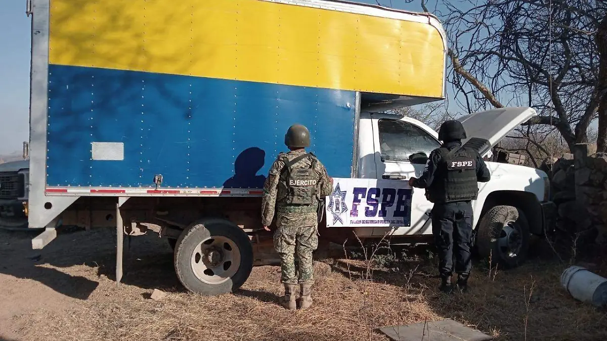 Encuentra FSPE depósito clandestino con 14 vehículos robados en Pénjamo