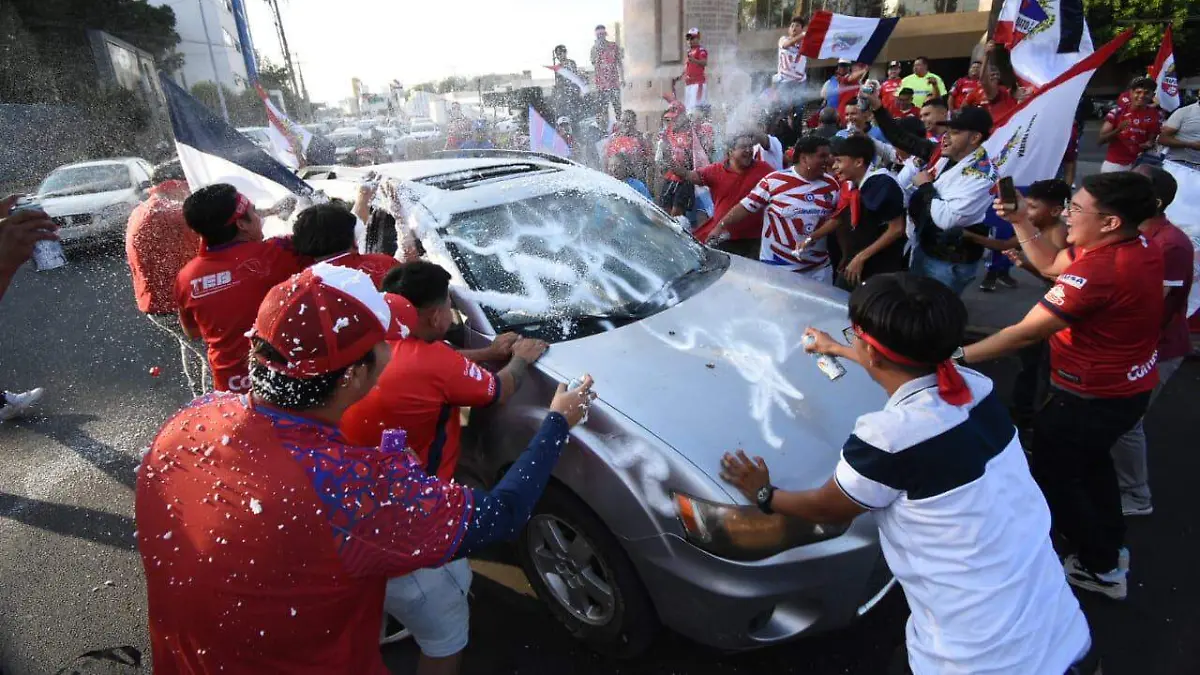 Fiesta azulgrana en el Estadio; se corona la Trinca Fresera como campeones de la Liga Premier 