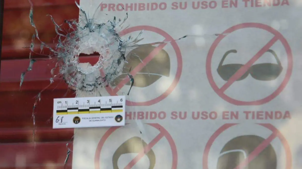 Disparan contra fachada de un negocio en Irapuato; detiene Policía Municipal a dos