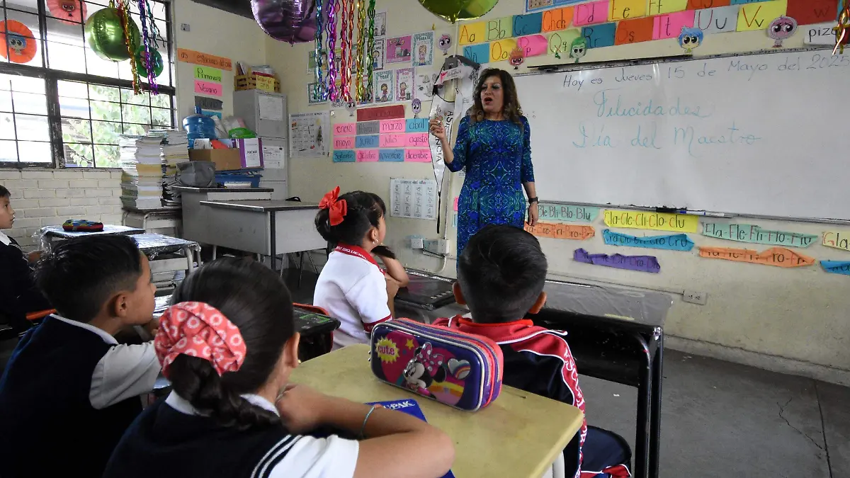 Maestra Laura Jesus Gutierrez El Sol de Irapuato (12)