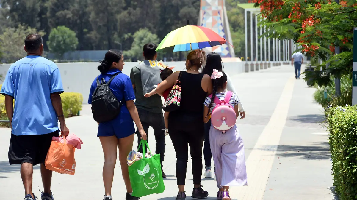 Familias Obispo Jesus Gutierrez El Sol de Irapuato (1)