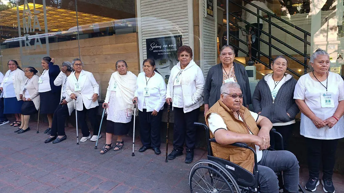 El sueño de volver a abrazarlos adultos mayores en Guanajuato logran reencontrarse con sus hijos migrantes (1)