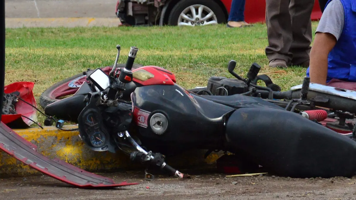 Urgen campañas y reformas para frenar accidentes de motociclistas en Irapuato: Ruperto Ortega
