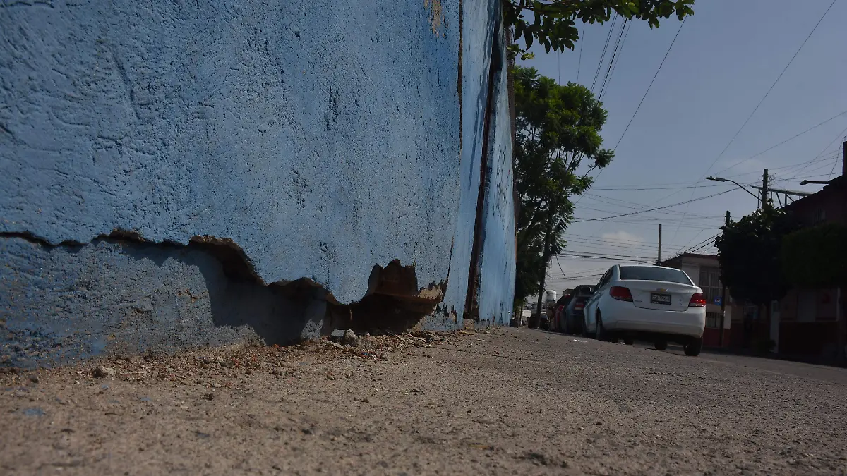 Padres-exigen-reparación-de-bardas-en-primarias