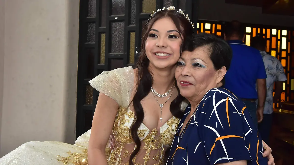 Yareli-Nicole-Rodríguez-Witrago-celebra-sus-15 años