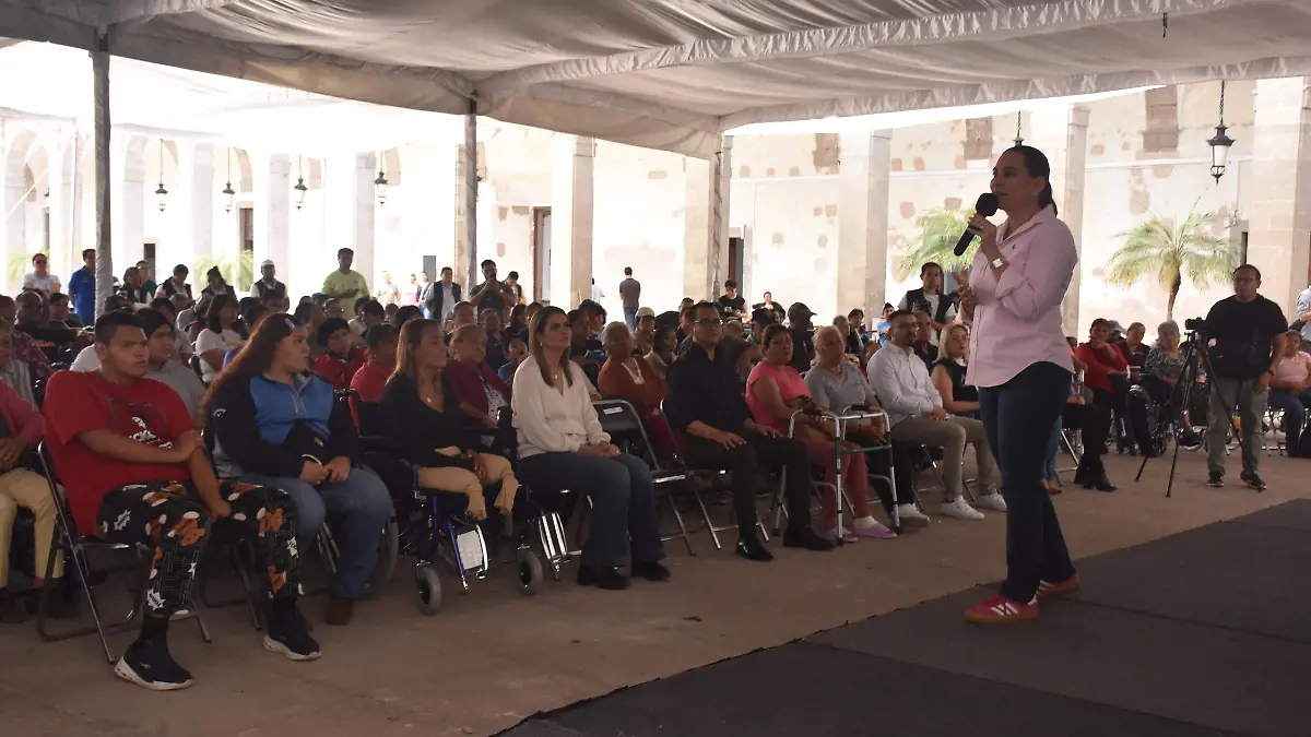 Otorga-DIF-Irapuato-985-apoyos-a-personas-mayores-y-con-discapacidad 