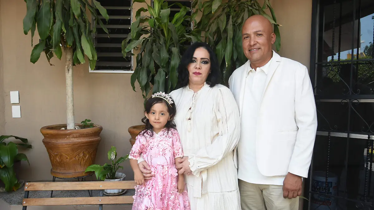 Ariadna-Leycegui-Ayala-es-presentada-al-templo-al-cumplir-3-años-de-vida