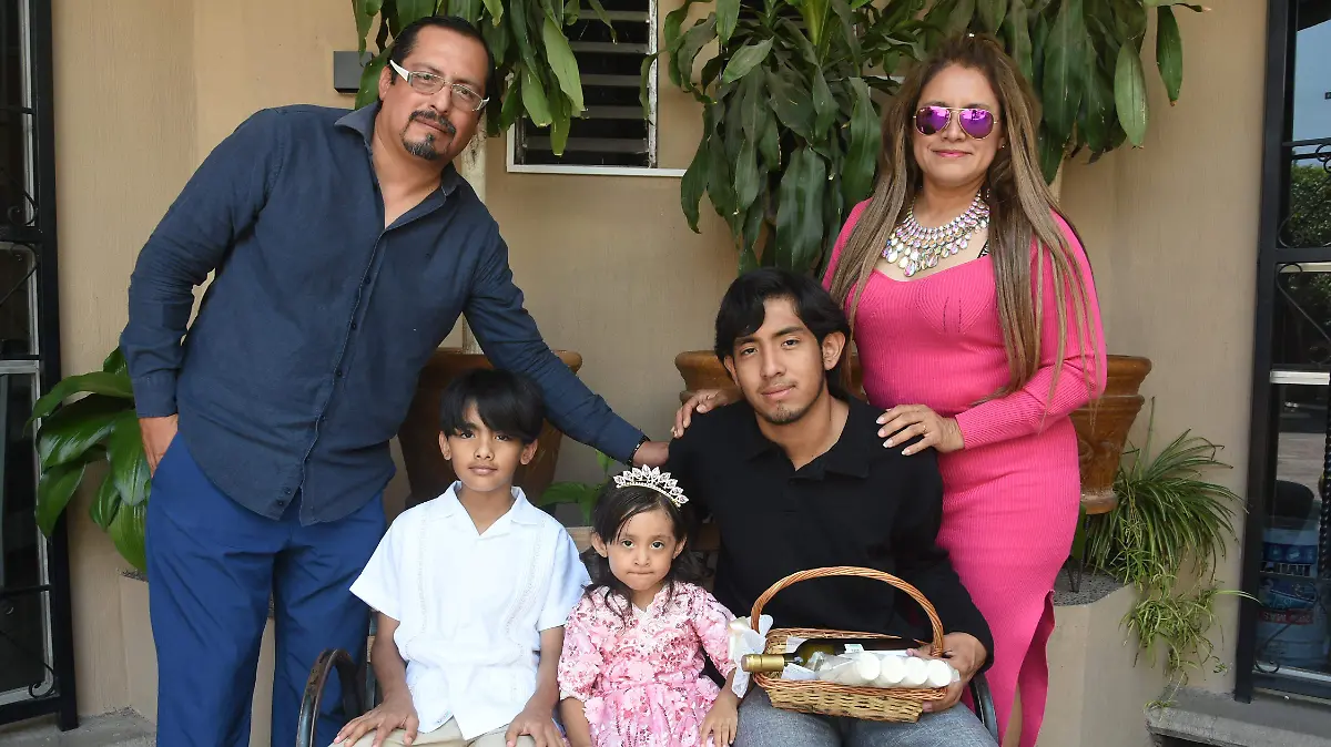 Ariadna-Leycegui-Ayala-es-presentada-al-templo-al-cumplir-3-años-de-vida