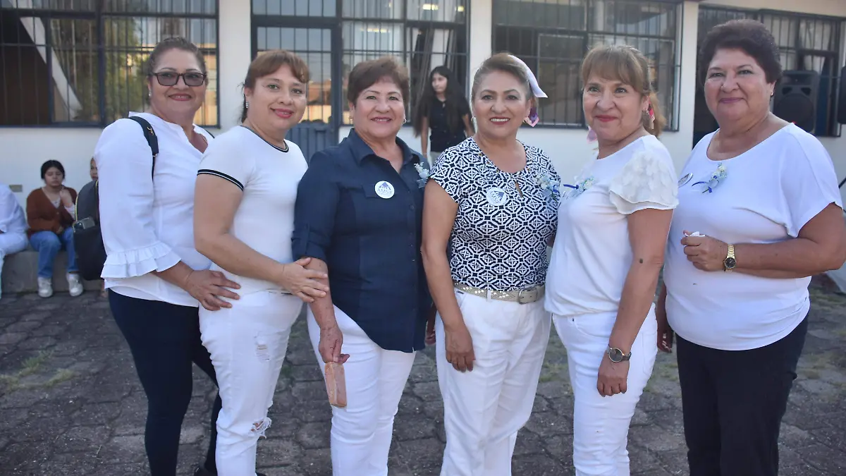 AMSIF-entrega-certificados-a-graduadas