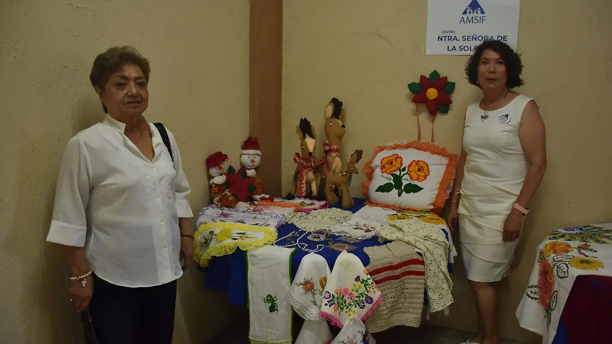 AMSIF-entrega-certificados-a-graduadas