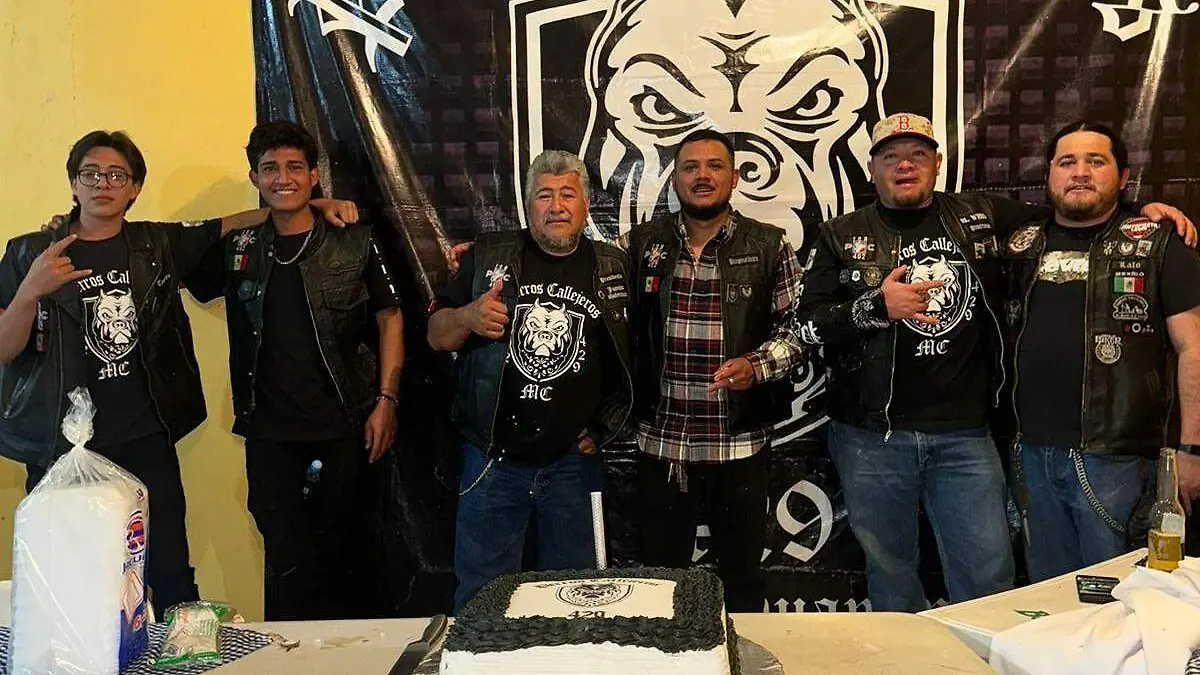 Más de 200