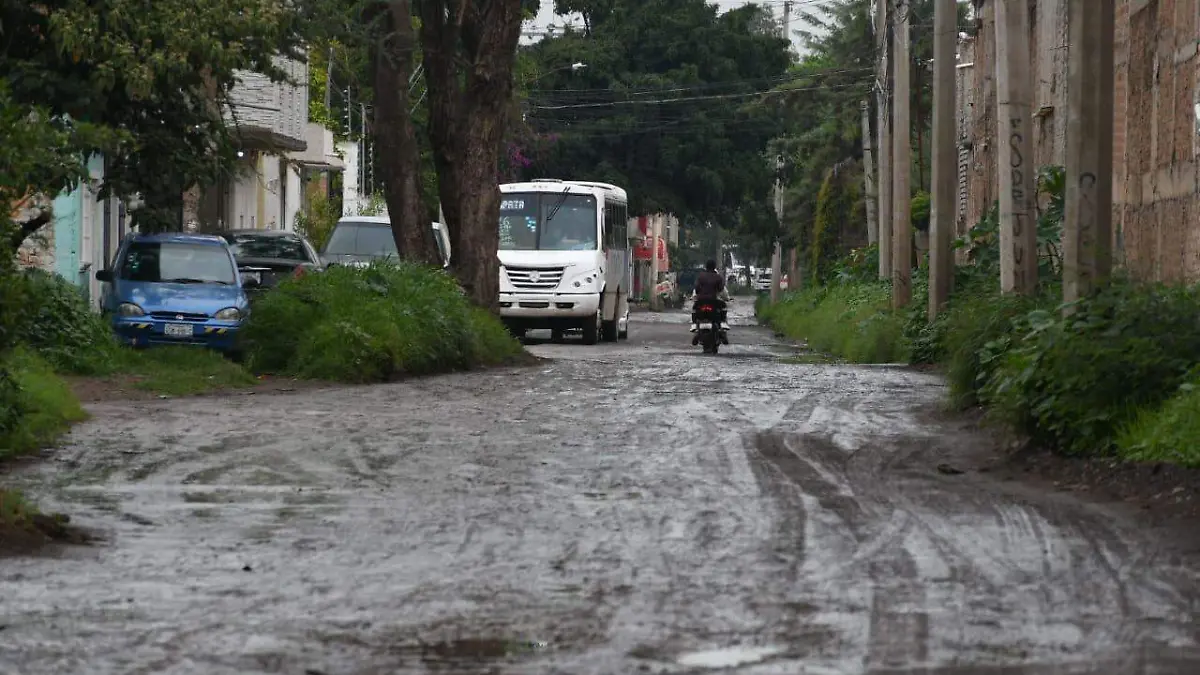 Algunas-avenidas-muestran-encharcamientos
