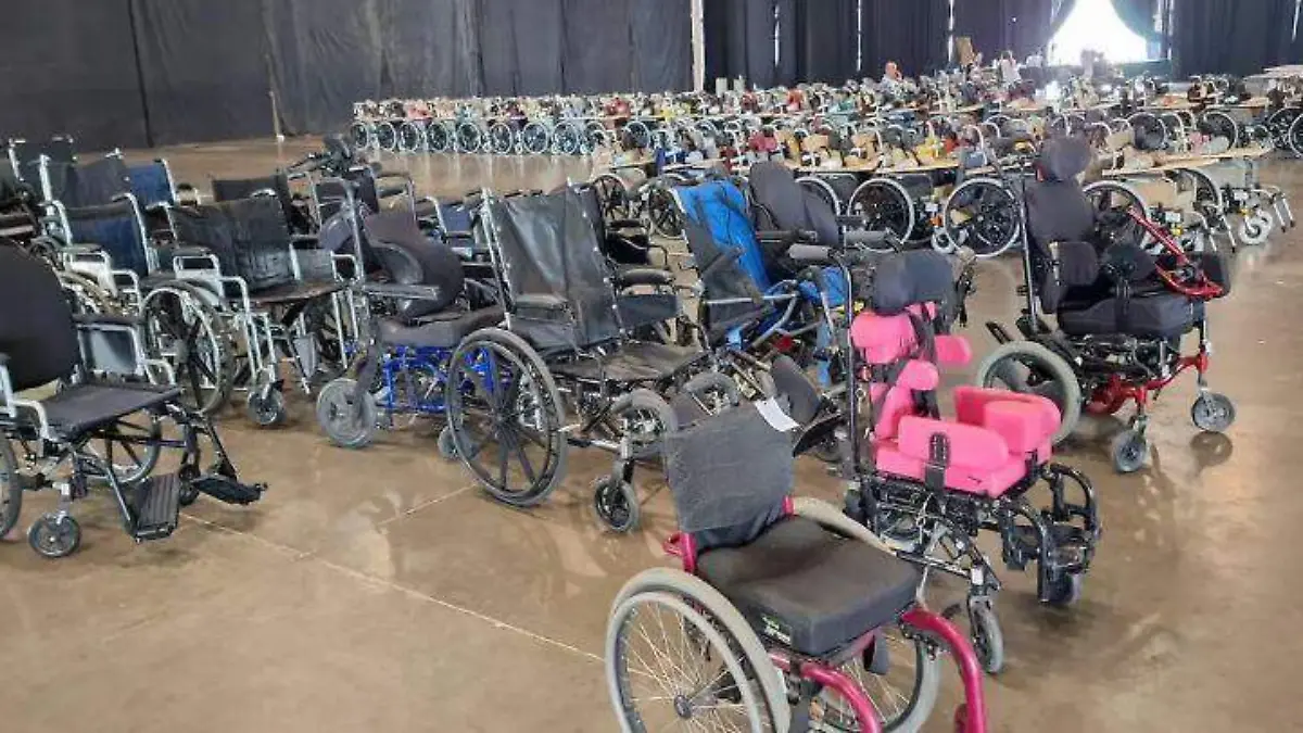 Club-Rotario-Villas-entrega-sillas-nuerológicas