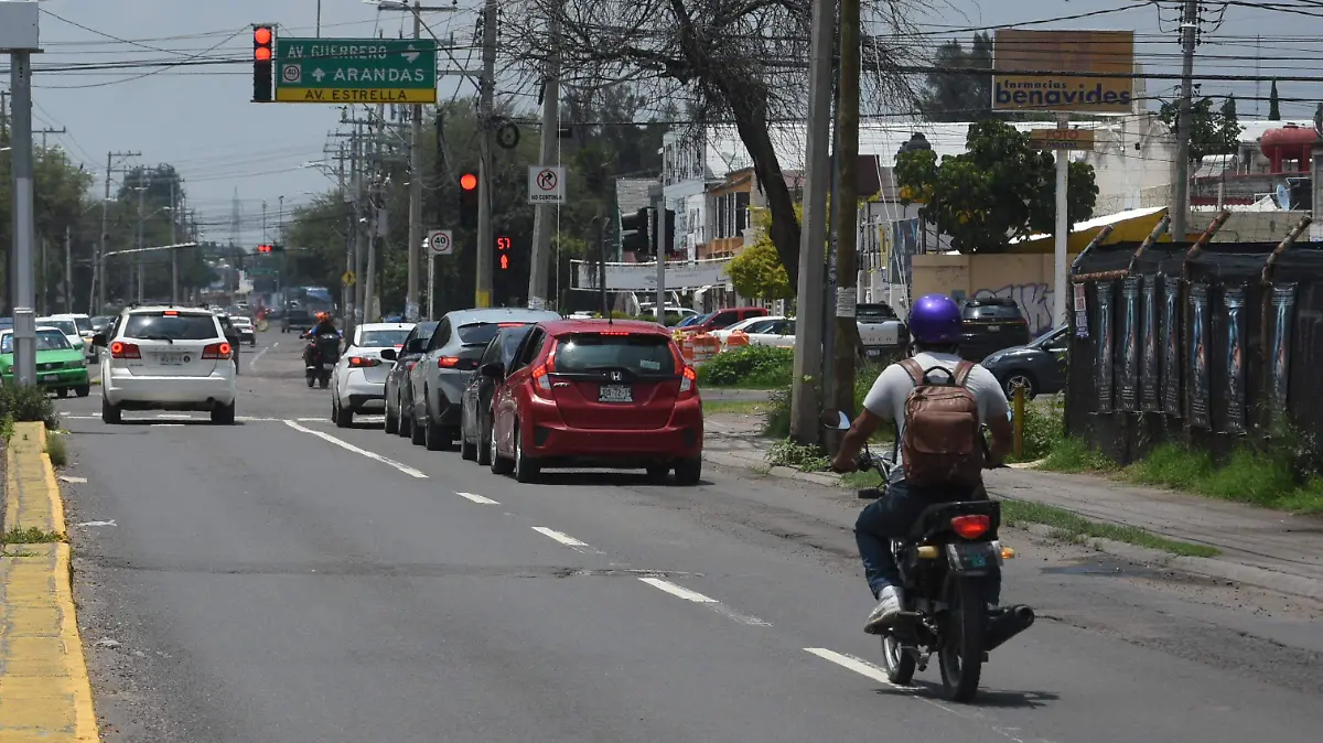 Lluvias-y-apagones-afectan-funcionamiento-de-semáforos