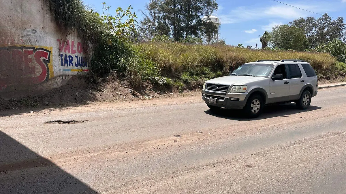 Baches-en-la-carretera-Irapuato-Pueblo-Nuevo