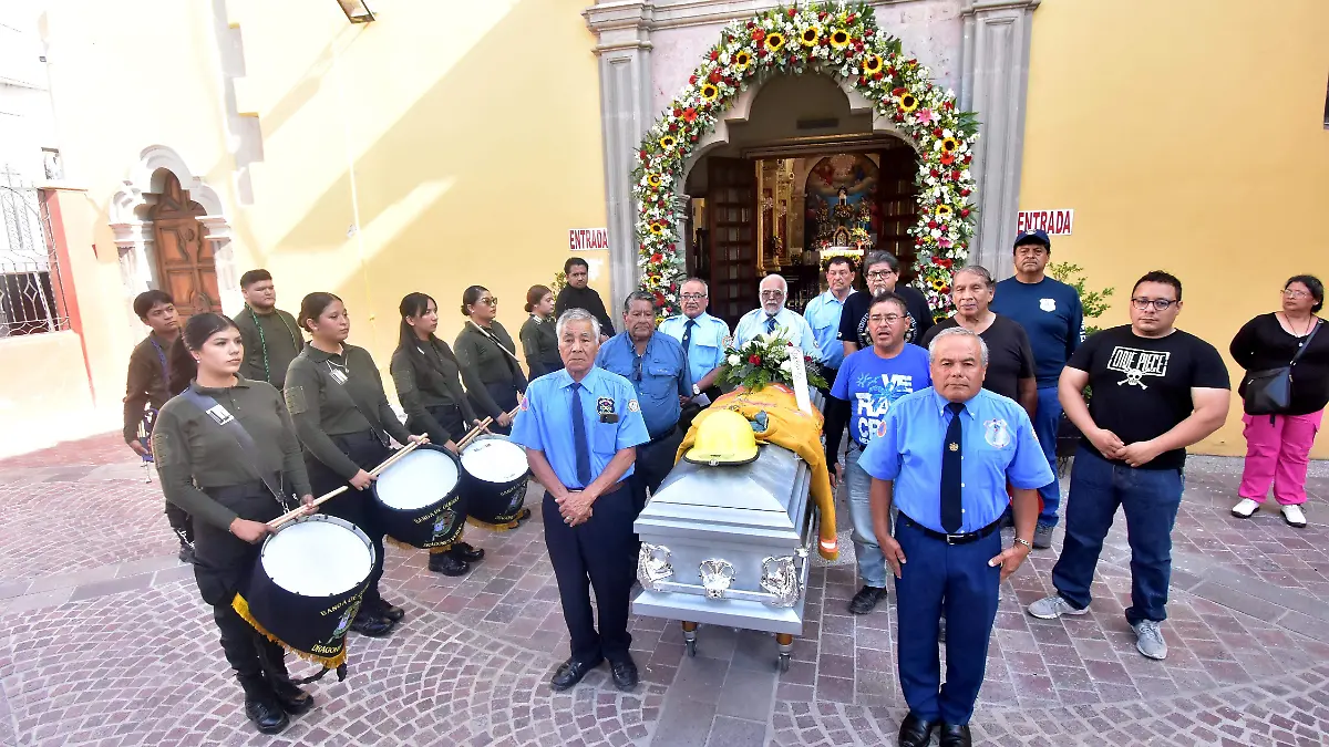 Se ofició una misa para honrar a los compañeros fallecidos