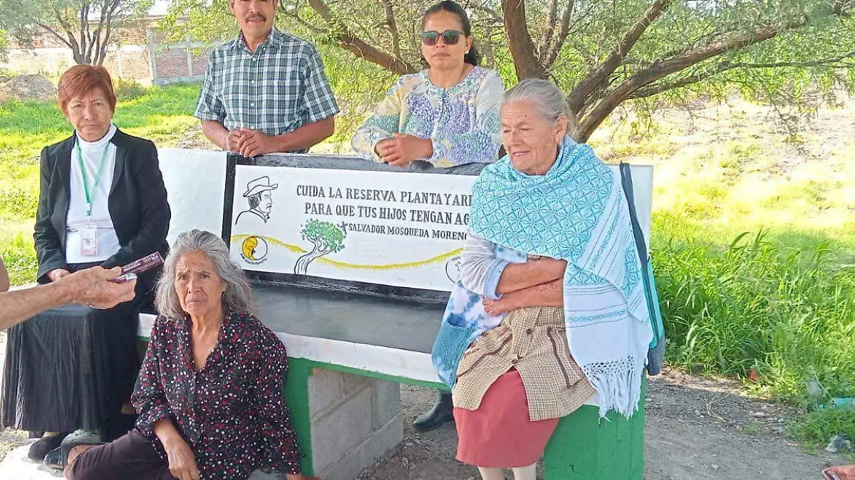 Inauguran banca en honor a Don Salvador Mosqueda en San Agustín de los Tordos (1)