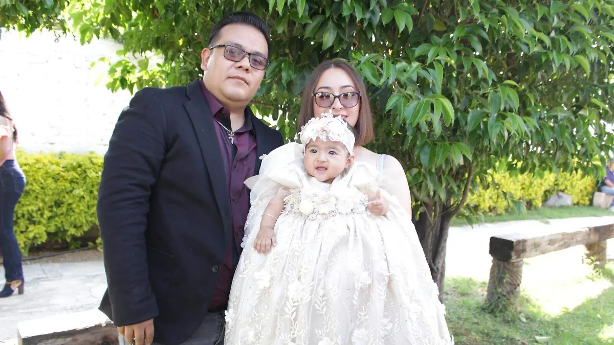 Recibe-sacramento-del-bautizo