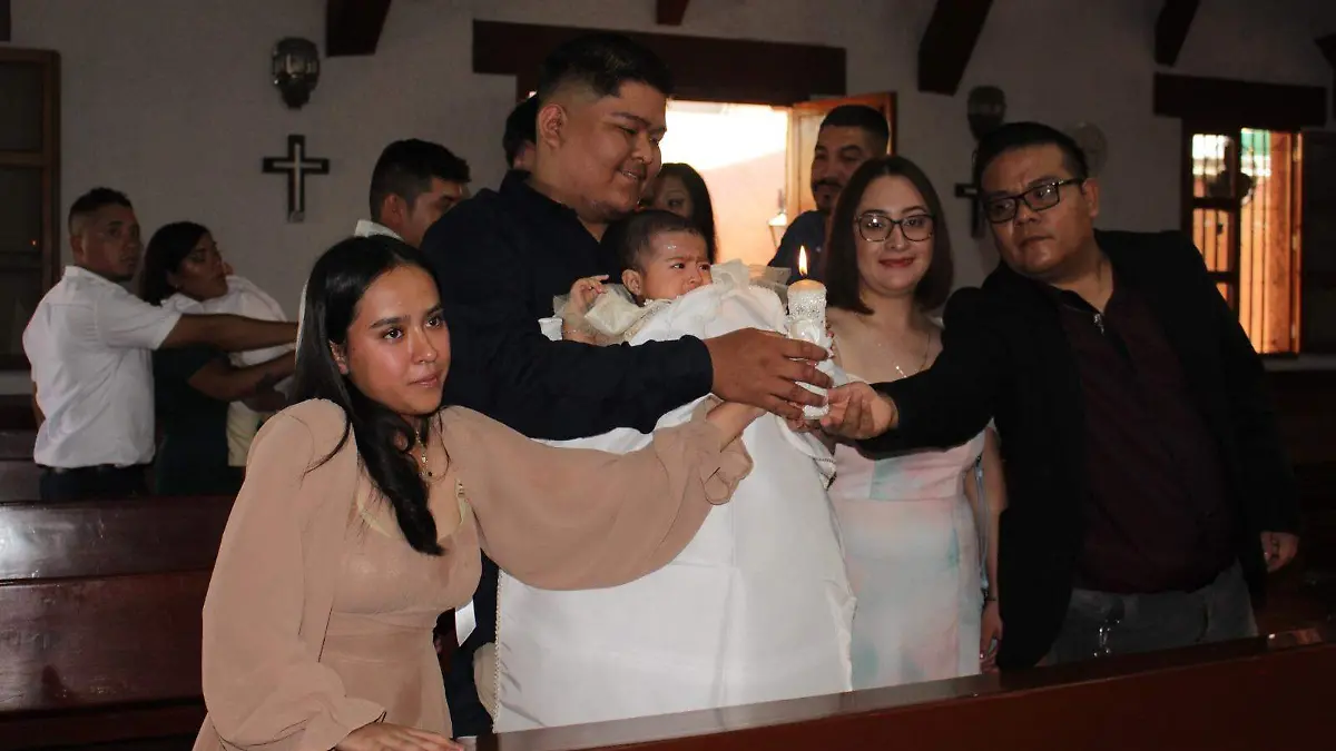 Recibe-sacramento-del-bautizo