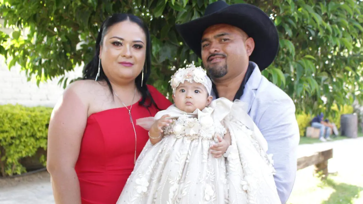 Recibe-sacramento-del-bautizo