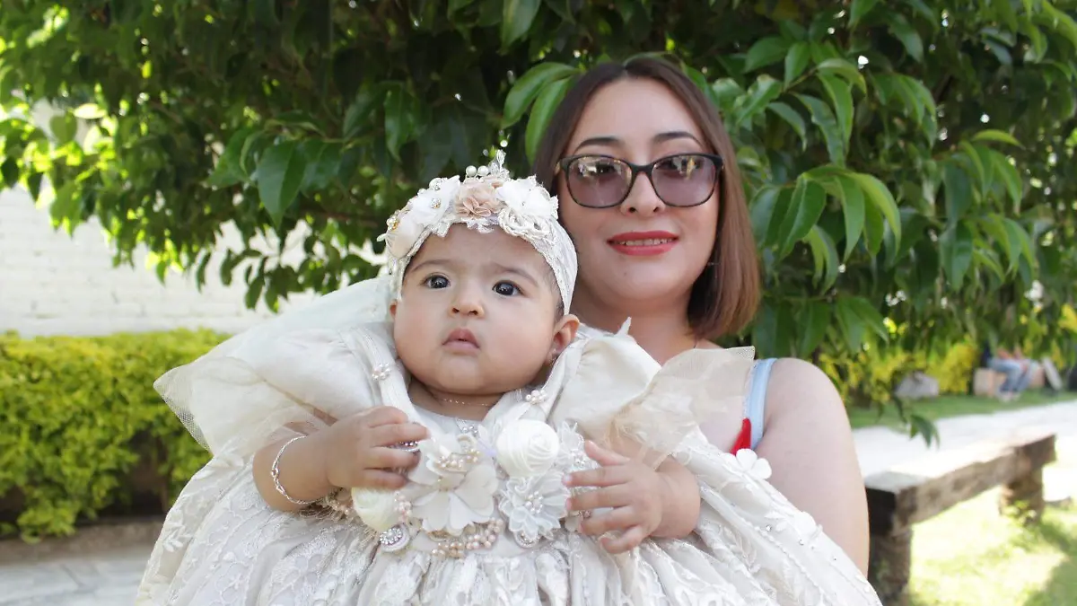 Recibe-sacramento-del-bautizo