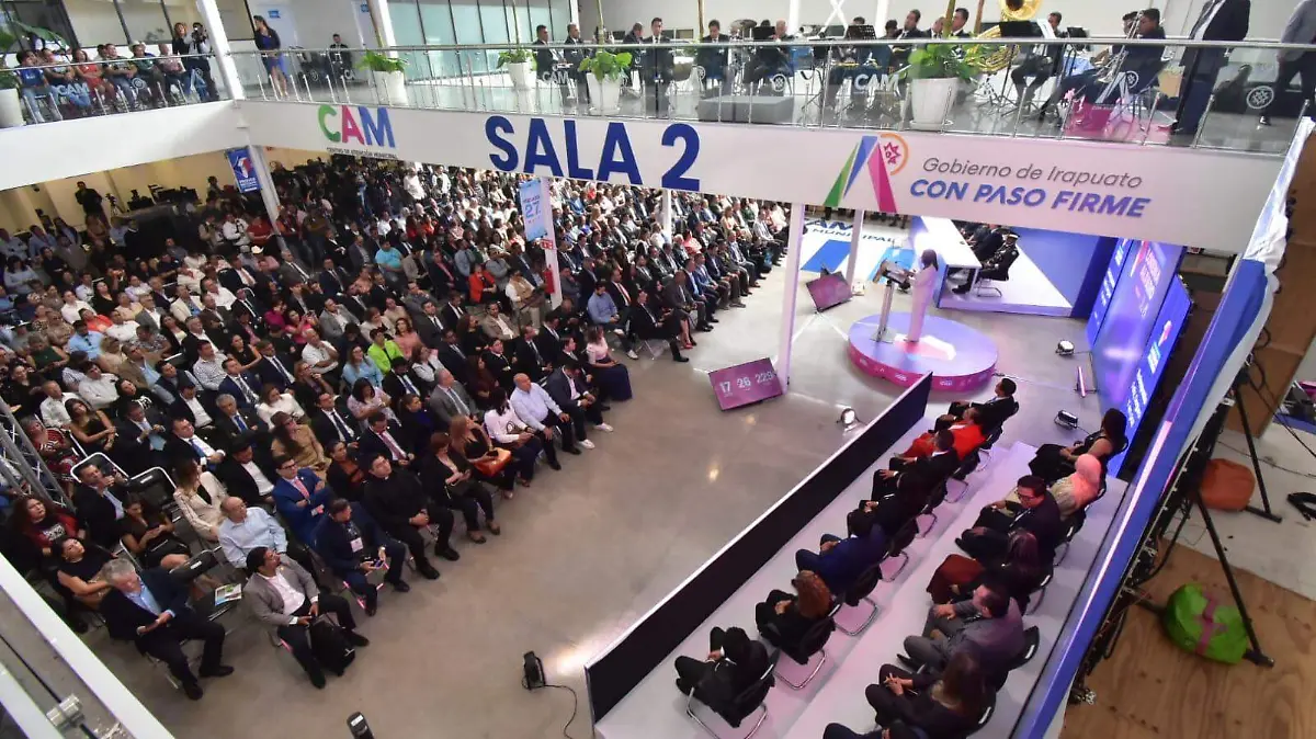 Ovacionaron-a-la-presidenta-municipal 