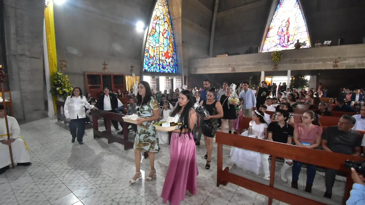 Familias-agradecen-con-devoción 