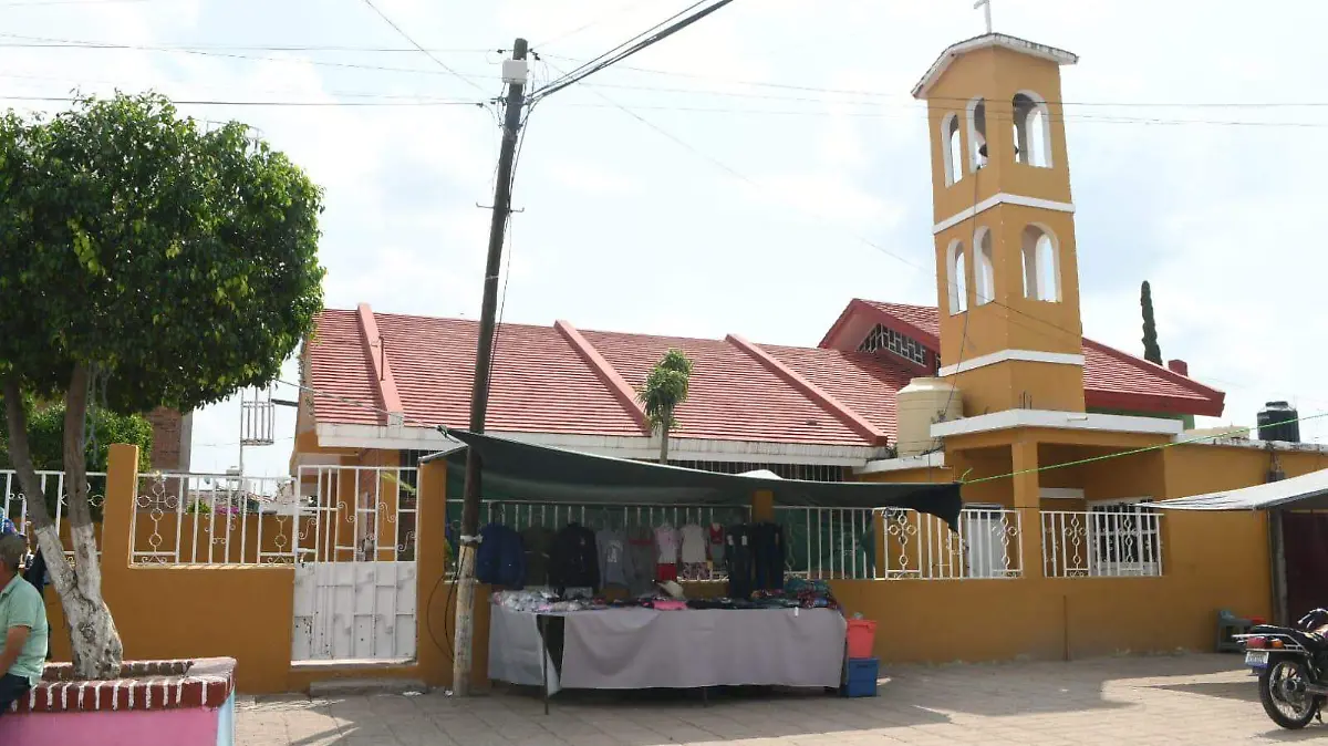 Roban campana del templo
