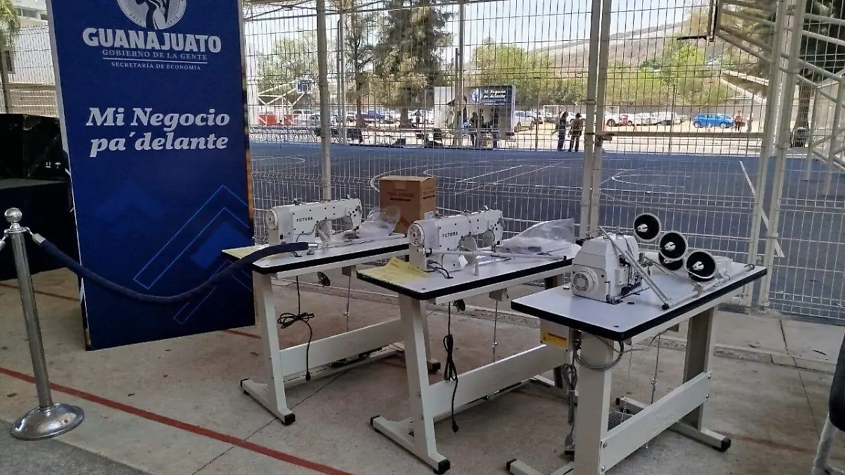 Gobierno de Guanajuato impulsa desarrollo económico y certeza jurídica en Irapuato con programas “Mi negocio para adelante” y “Papelito habla” (7)