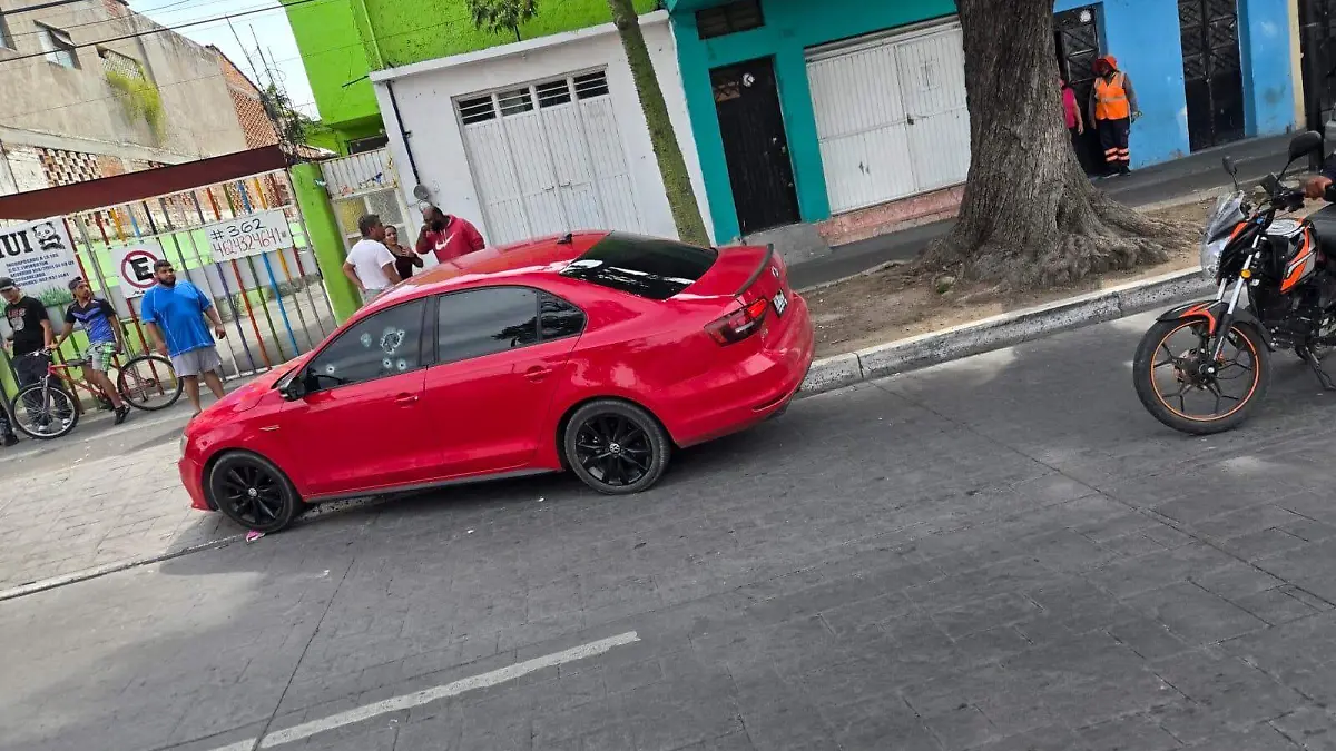 Seguridad en Irapuato: atacan a balazos a automovilista en la Calzada de Guadalupe