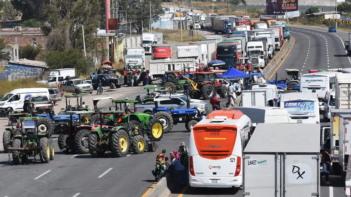 Bloqueos carreteros Jesus Gutierrez El Sol de Irapuato (1)